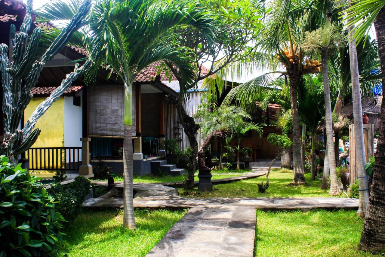 Coconut Beach Bungalows & Warung Амед Екстер'єр фото