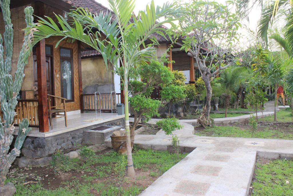 Coconut Beach Bungalows & Warung Амед Екстер'єр фото